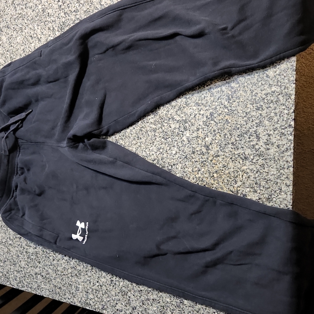 Black small under Armour sweatpants